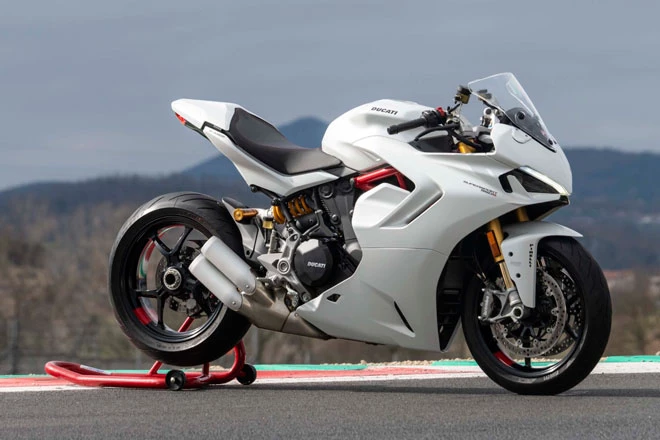 1. Ducati Supersport 950 và 950 S.