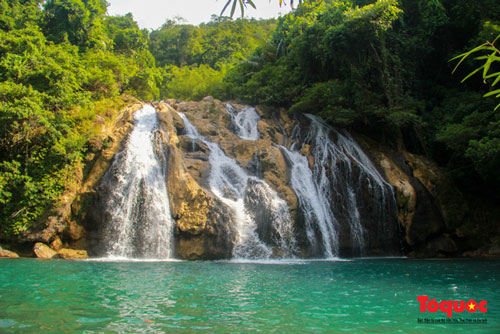 Động và thác Tà Puồng - Vẻ đẹp hoang sơ giữa núi rừng Quảng Trị