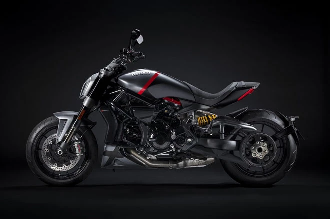 4. Ducati XDiavel Dark và Black Star.