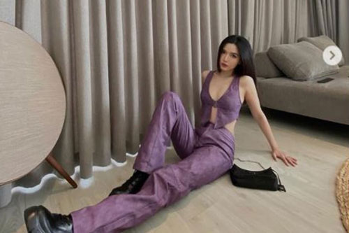 Đăng loạt ảnh lồng lộn khi ở nhà, Bích Phương vô tình hé lộ một phần không gian sống