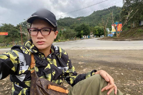 Giữa lúc nhiều nghệ sĩ vướng lùm xùm từ thiện, Trang Trần vẫn vô tư đi kêu gọi quyên góp