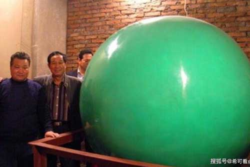 Người đàn ông Thiểm Tây đào được viên dạ minh châu 6 tấn, lớn nhất thế giới nhưng không ai dám mua!