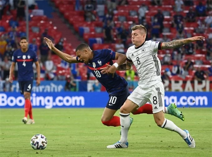 Kroos chơi cố gắng trước Pháp