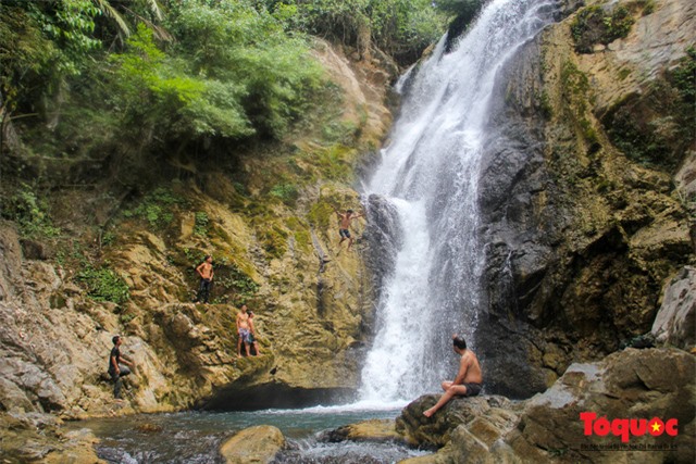 Động và thác Tà Puồng - Vẻ đẹp hoang sơ giữa núi rừng Quảng Trị - Ảnh 14.
