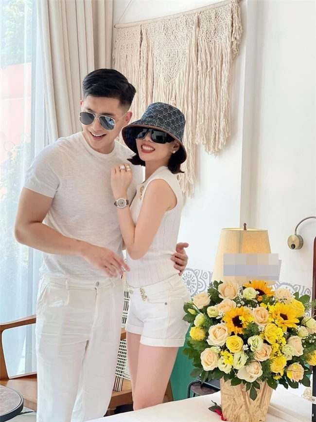 Sau nhiều lần bị xúc phạm nặng nề vì yêu trai trẻ, Lệ Quyên đã có cách xử lý antifan thâm sâu mà cực gắt - Ảnh 1. Sau nhiều lần bị xúc phạm nặng nề vì yêu trai trẻ, Lệ Quyên đã có cách xử lý antifan thâm sâu mà cực gắt - Ảnh 1.