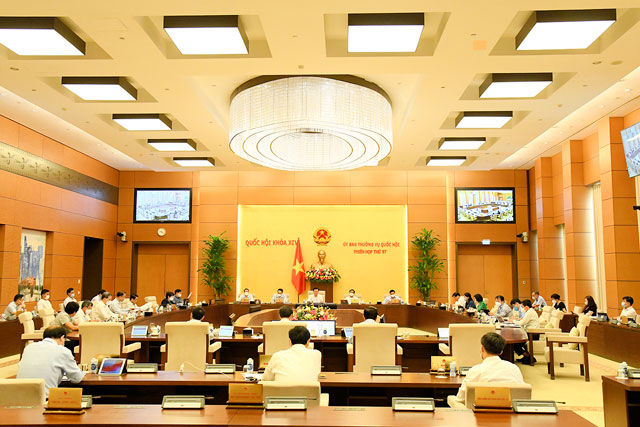 Bảo đảm cân đối thu, chi, tiết giảm mạnh các nhiệm vụ chi chưa cần thiết