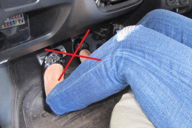 Những sai lầm nghiêm trọng khi chuyển từ lái xe số sàn sang số tự động