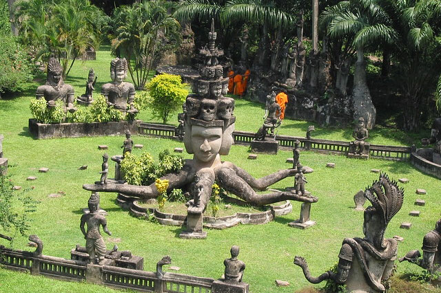 Kỳ lạ: Công viên có hơn 200 bức tượng Phật và Hindu ở Lào