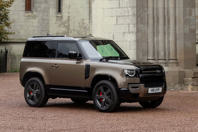 Land Rover Defender 90 ra mắt tại Việt Nam, giá từ 3,935 tỷ đồng
