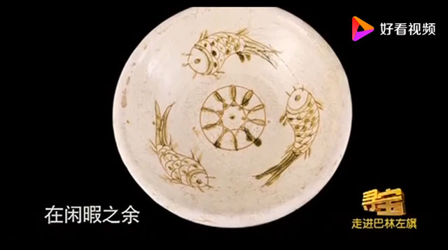 Bác gái mang cái bát mẻ đi kiểm định, chuyên gia nhỏ vài giọt nước rồi đưa lên mũi ngửi: Thật giả đã rõ!