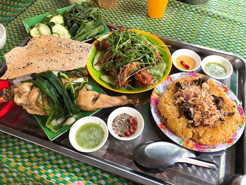 Độc đáo con đường 'gà chỉ' ở Quy Nhơn