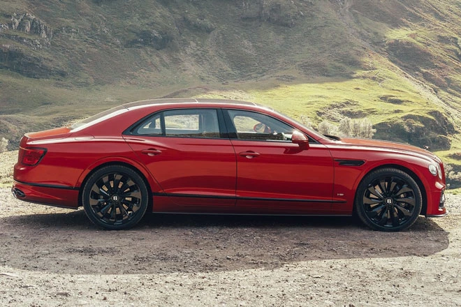 3. Bentley Flying Spur V8.