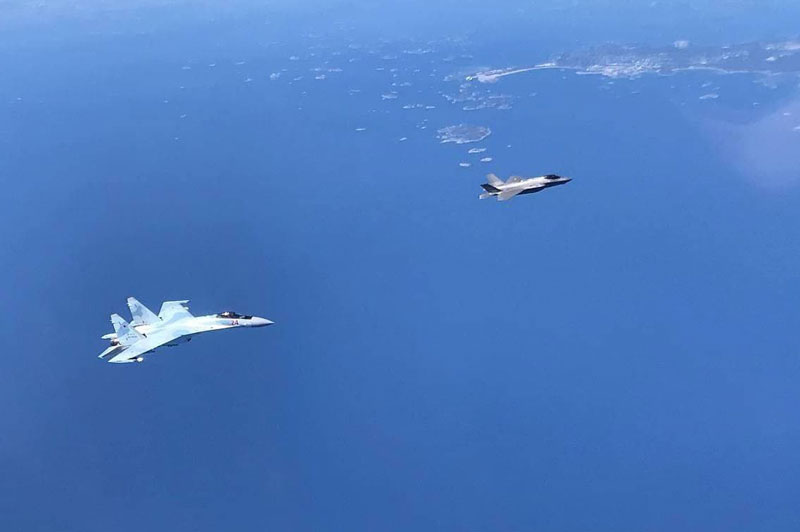 Su-35 và Su-27 của Nga đánh chặn tiêm kích F-35 lần thứ ba trong tháng?