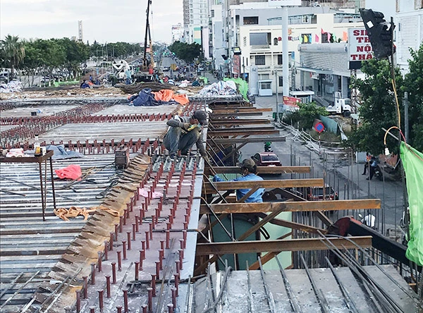 Công trình thi công cải tạo cụm nút giao thông phía Tây cầu Trần Thị Lý (Đà Nẵng) đang được khẩn trương đẩy nhanh tiến độ
