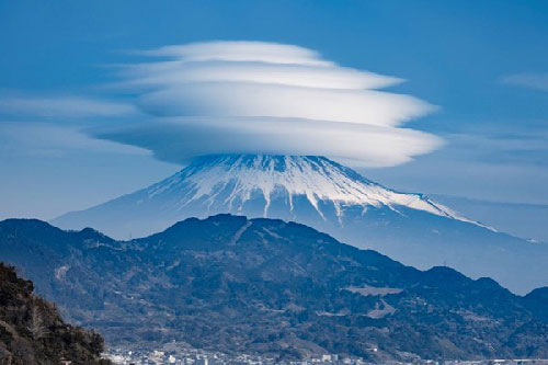 Đám mây bí ẩn xuất hiện trên đỉnh núi Phú Sĩ khiến cư dân mạng ngỡ ngàng, sự thật là gì?