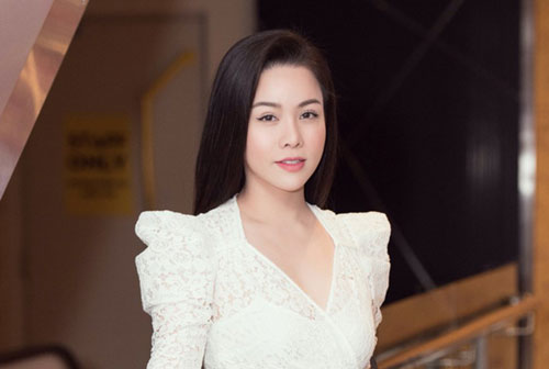 Nhật Kim Anh lên tiếng xin lỗi về loạt hình ảnh đưa mẹ đi chữa bệnh chỗ ông Võ Hoàng Yên