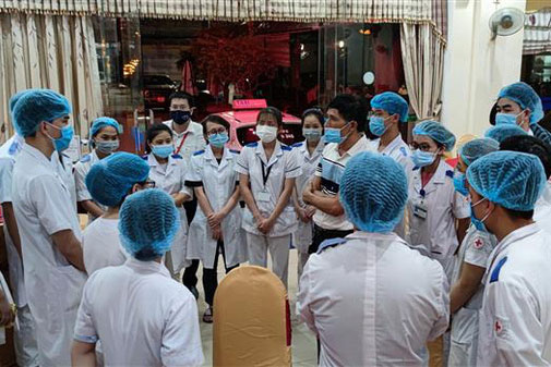 Xuyên đêm lấy 6.000 mẫu xét nghiệm liên quan ca bệnh COVID-19 mới ở Diễn Châu, Nghệ An