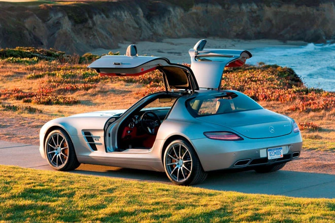 10. Mercedes-Benz SLS AMG.