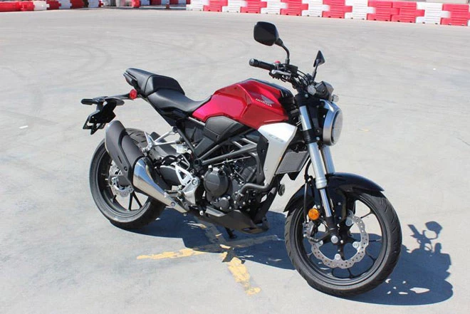3. Honda CB300R (giá: 4.649-4.949 USD).