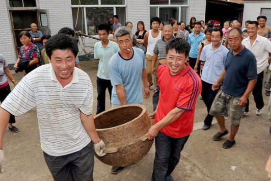 Chàng trai số đỏ tìm thấy bộ 3 bảo vật khi đào hầm biogas: Giao nộp miễn phí cho nhà nước!