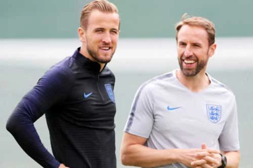 HLV Gareth Southgate và Harry Kane.