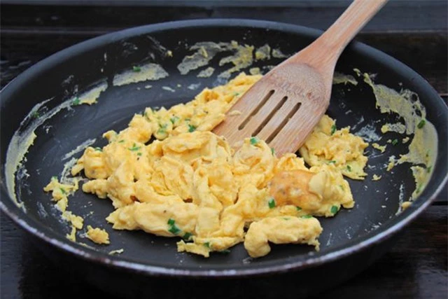 Siêu đầu bếp Gordon Ramsay chia sẻ 6 sai lầm phổ biến khi làm trứng chiên 1