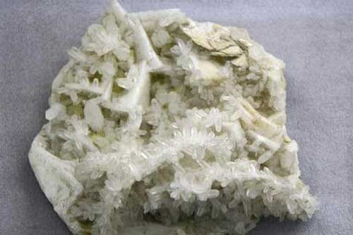 Kim loại đặc biệt tìm thấy ở Tân Cương: Các chuyên gia nhận định "Quý hơn đất hiếm nhưng không được lại gần!"