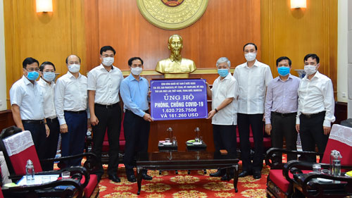 Bộ Ngoại giao trao hơn 6,2 tỷ đồng kiều bào ủng hộ Quỹ vaccine