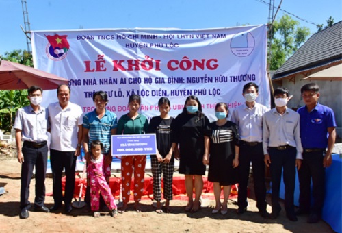 Văn phòng UBND tỉnh Thừa Thiên Huế khởi công xây dựng nhà nhân ái cho hộ nghèo