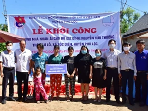 Văn phòng UBND tỉnh Thừa Thiên Huế khởi công xây dựng nhà nhân ái cho hộ nghèo