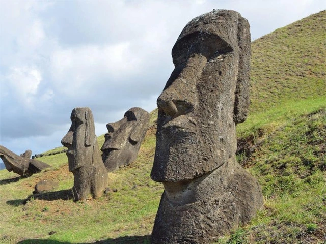 Giả thuyết rùng rợn về những tượng đá khổng lồ trên đảo Phục Sinh - Ảnh 2.