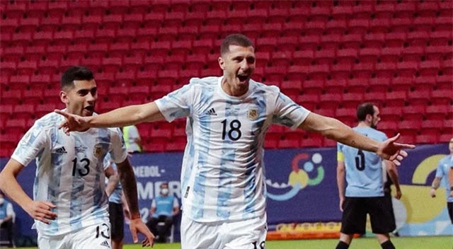 Guido Rodriguez ghi bàn mở tỷ số cho Argentina
