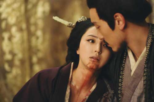 Có bàn tay đặc biệt, nữ nhân này được Hoàng đế sủng hạnh, 14 tháng hoài thai hạ sinh long chủng liền bị ban chết với lý do khó tin