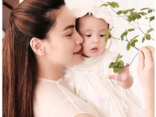 Hồ Ngọc Hà khoe ảnh cùng Lisa mà ai cũng xuýt xoa con gái xinh như thiên thần, lấn át cả nhan sắc của mẹ