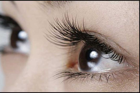 3 cách giúp lông mi dài hiệu quả mà không phải tốn kém