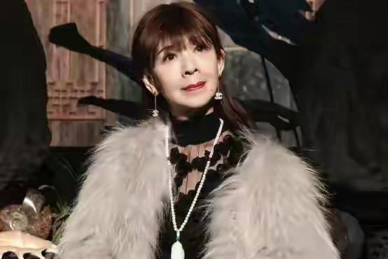 Cụ bà 80 tuổi với thần thái như gái 18 khiến hàng triệu người ngưỡng mộ, bí mật của vẻ đẹp khó tin này là điều không ai ngờ tới