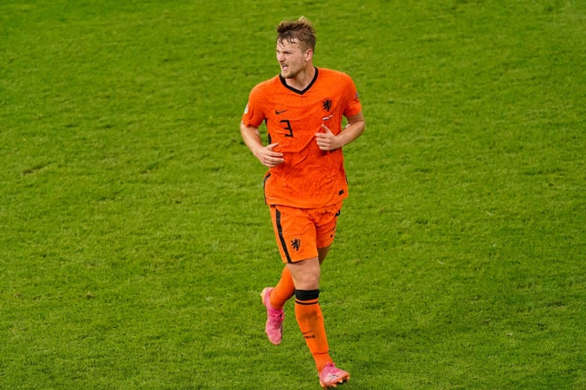 Trung vệ: Matthijs de Ligt (Hà Lan).