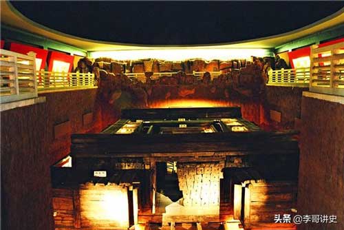 Ngọn núi bị nổ tung lộ ra ngôi mộ tuổi đời cả thiên niên kỷ, rất khác thường: Thấy cả phòng ăn, phòng tắm, ngửi thấy mùi thơm!