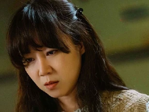 Em dâu đón mẹ chồng về chăm sóc, đang đêm thì bà gõ cửa nhà tôi rồi tuyên bố một điều chấn động