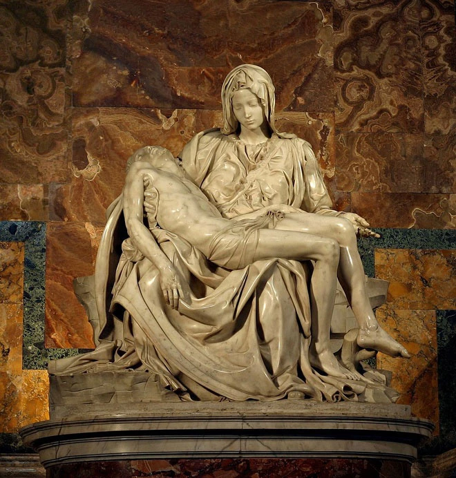 Ngày 8/4/1492, Lorenzo de’ Medici, người đứng đầu Florence, qua đời. Con trai ông ta là Piero di Lorenzo de’ Medici thừa kế tước vị, đã giao cho Michelangelo chọn mua chất liệu đá khắc tượng. Từ đó, Michelangelo bắt đầu cuộc đời sáng tác nghệ thuật. Năm 1492, ông sáng tác Cuộc chiến của bầy nhân mã, Đức mẹ trên cầu thang; năm 1495 là tượng Cupid ngủ; năm 1498 có tượng Đức mẹ sầu bi….