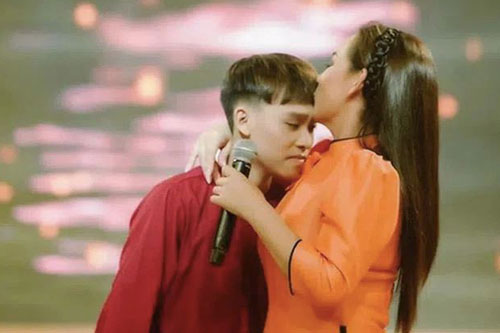 Quản lý Ngô Kiến Huy tiết lộ mức cát-xê hiện tại của Hồ Văn Cường khi "kẹp chung" Phi Nhung, chỉ bằng 1/3 thời Quán quân