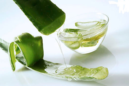 3 cách trị mụn ẩn dưới da với nha đam