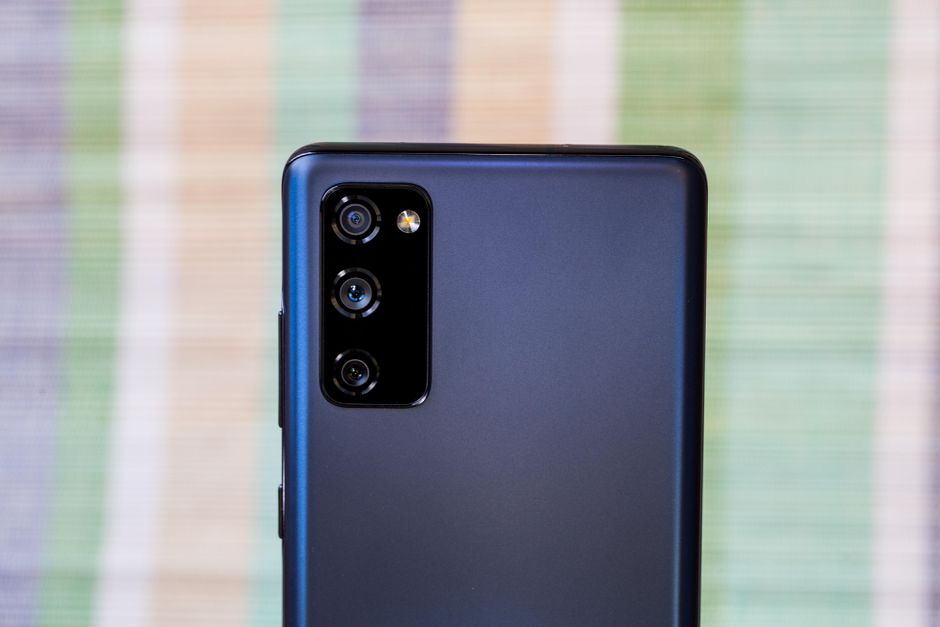 Samsung Galaxy S20 FE chip Snapdragon 865 giảm giá ‘sập sàn’ tại Việt Nam