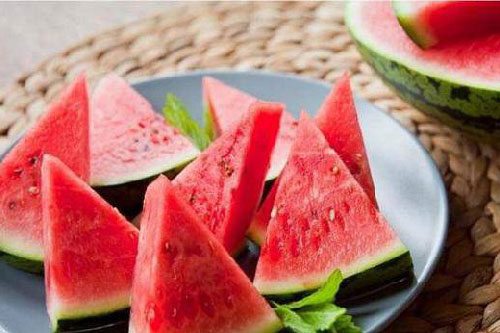 Thực phẩm mùa hè mẹ nên cho trẻ ăn thường xuyên