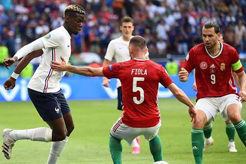 Man United lại sợ mất trắng Pogba