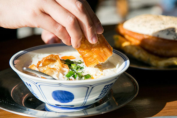 Muốn kiểm soát lượng đường huyết, đề phòng bệnh tiểu đường, hãy ăn sáng trước khung giờ này