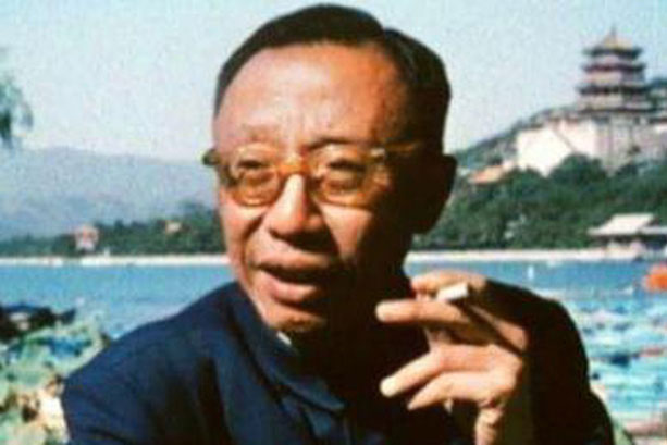 Sau khi ra tù được Quách Mạt Nhược mời làm trợ thủ, Phổ Nghi lạnh lùng đáp đúng 5 chữ khiến đối phương lúng túng đỏ mặt