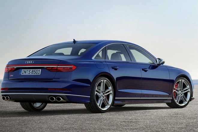 10. Audi S8 2021 (giá khởi điểm: 131.945 USD).