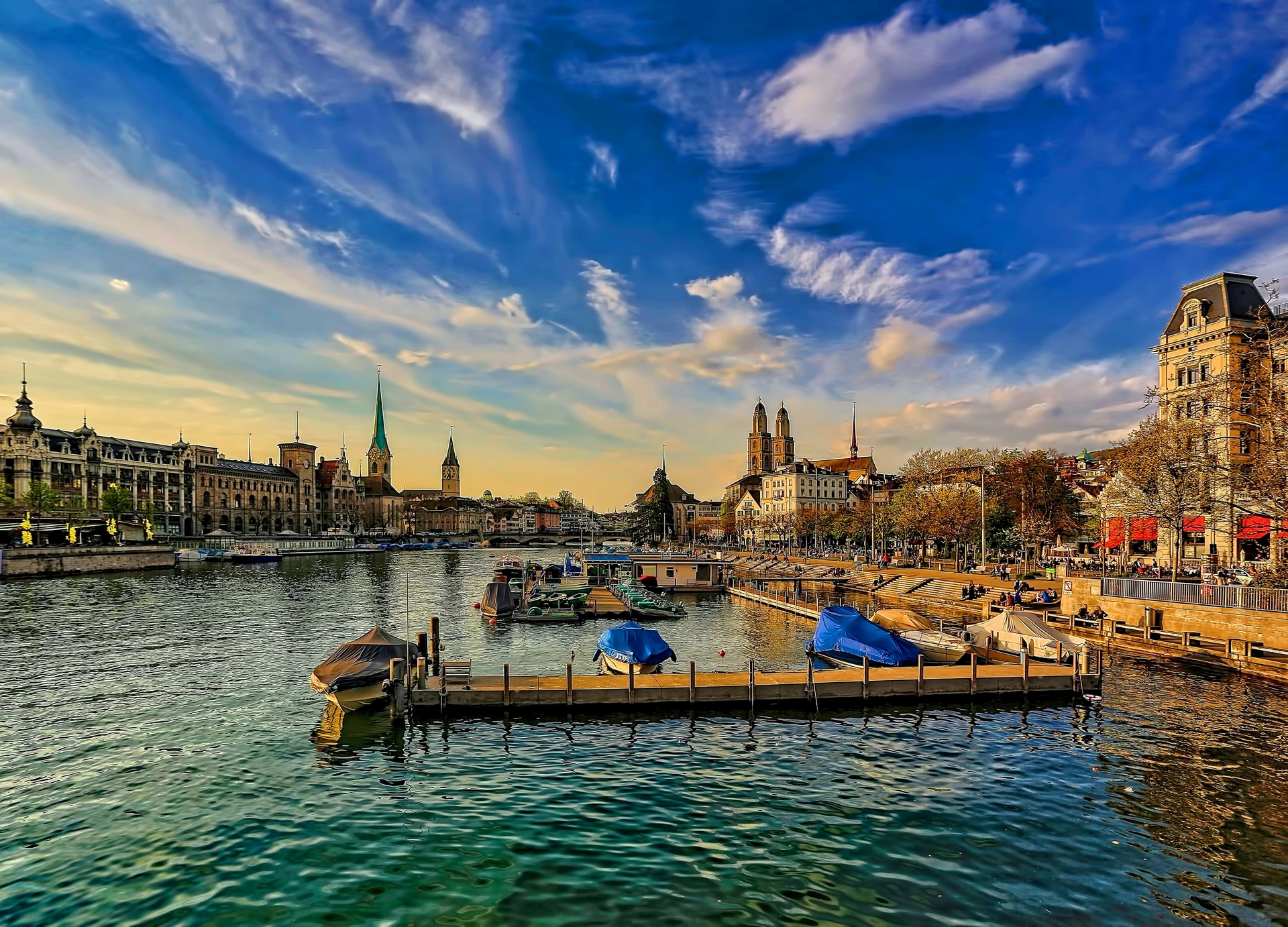 7. Zurich, Thụy Sĩ: Thành phố Zurich được biết đến là một trong những nơi có chất lượng sống cao nhất châu Âu. Du khách thế giới mê đắm vẻ đẹp của thành phố này, muốn khám phá nền văn hóa độc đáo nơi đây. Thành phố sở hữu hơn 50 bảo tàng và nhà hát, địa danh du lịch.