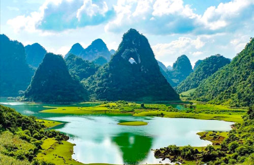 Nơi nào ở Việt Nam có núi Mắt Thần?